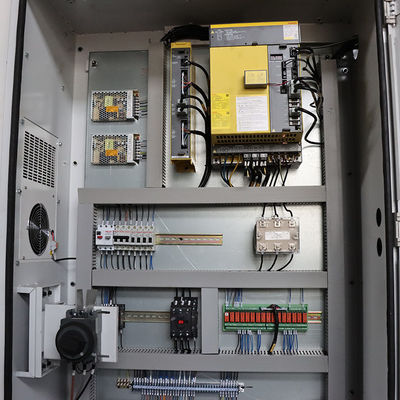 επεξεργαμένος στη μηχανή κέντρο VMC 1370 σχεδιαγράμματος ακρίβεια 3 άξονα που επεξεργάζεται την κάθετη CNC μηχανή άλεσης